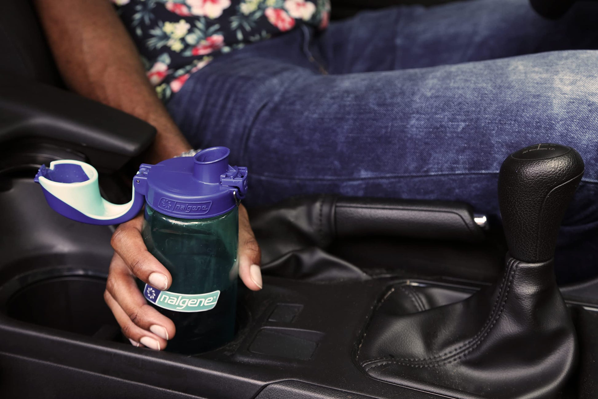 Nalgene Sustain Tritan BPA-Free On The Fly Water Bottle Made with Material Derived from 50% Plastic Waste, 24 OZ, Blue with Aqua-2